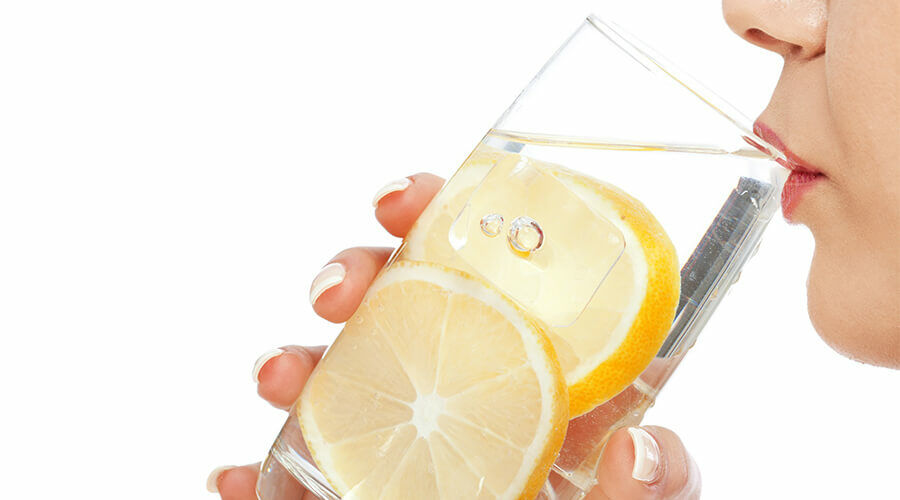 Nagyszerű napindító a citromos víz.