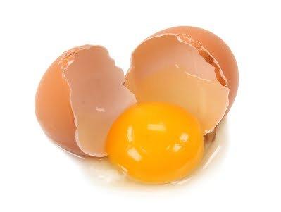 Tojássárgája és ricinus töredezett és száraz hajra: