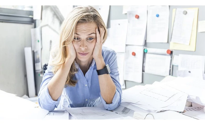 Pikkelysömör és a stressz: Hogyan befolyásolja a stressz a tüneteket?